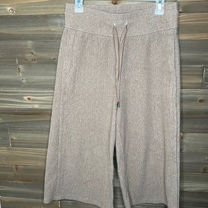 **LULULemon wide-leg, cropped Athleisure Pant